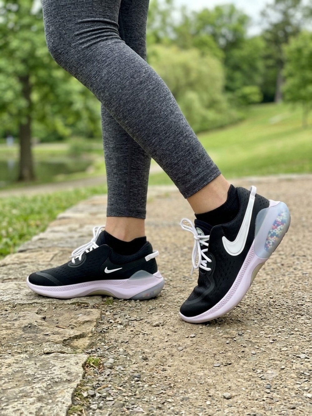 Nike Women's Black and Light Purple Athletic Sneakers